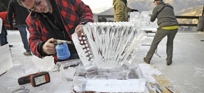 erlebnis für gruppe kreatives eisschnitzen
